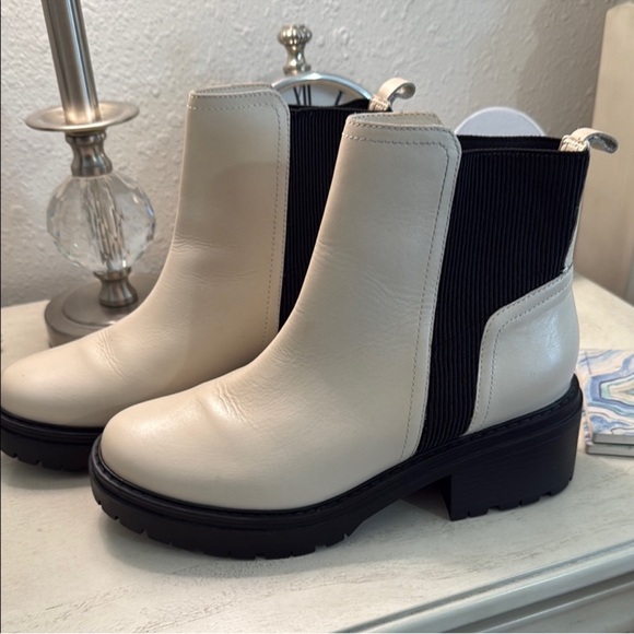 Naturalizer Cream and Black Ankle Boots. Perfect and brand new! Beautiful ivory - Picture 1 of 4